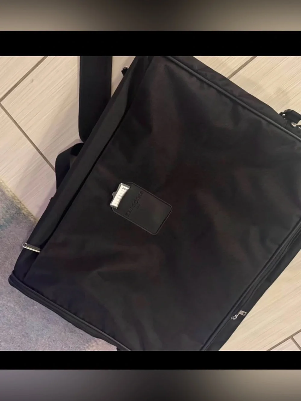 Samsonite Bifold Garment Bag 24x22x4 NWOT Black